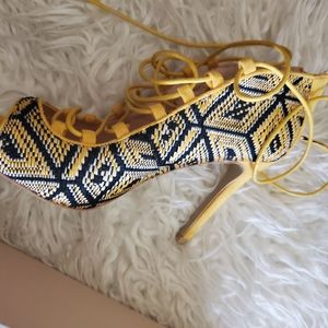 Women's lace up shoe